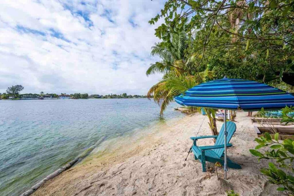 Lakefront Duplex With Pool Between Miami & Florida Keys 4 Bedroom 2 Bathroom Cutler Bay Exterior photo